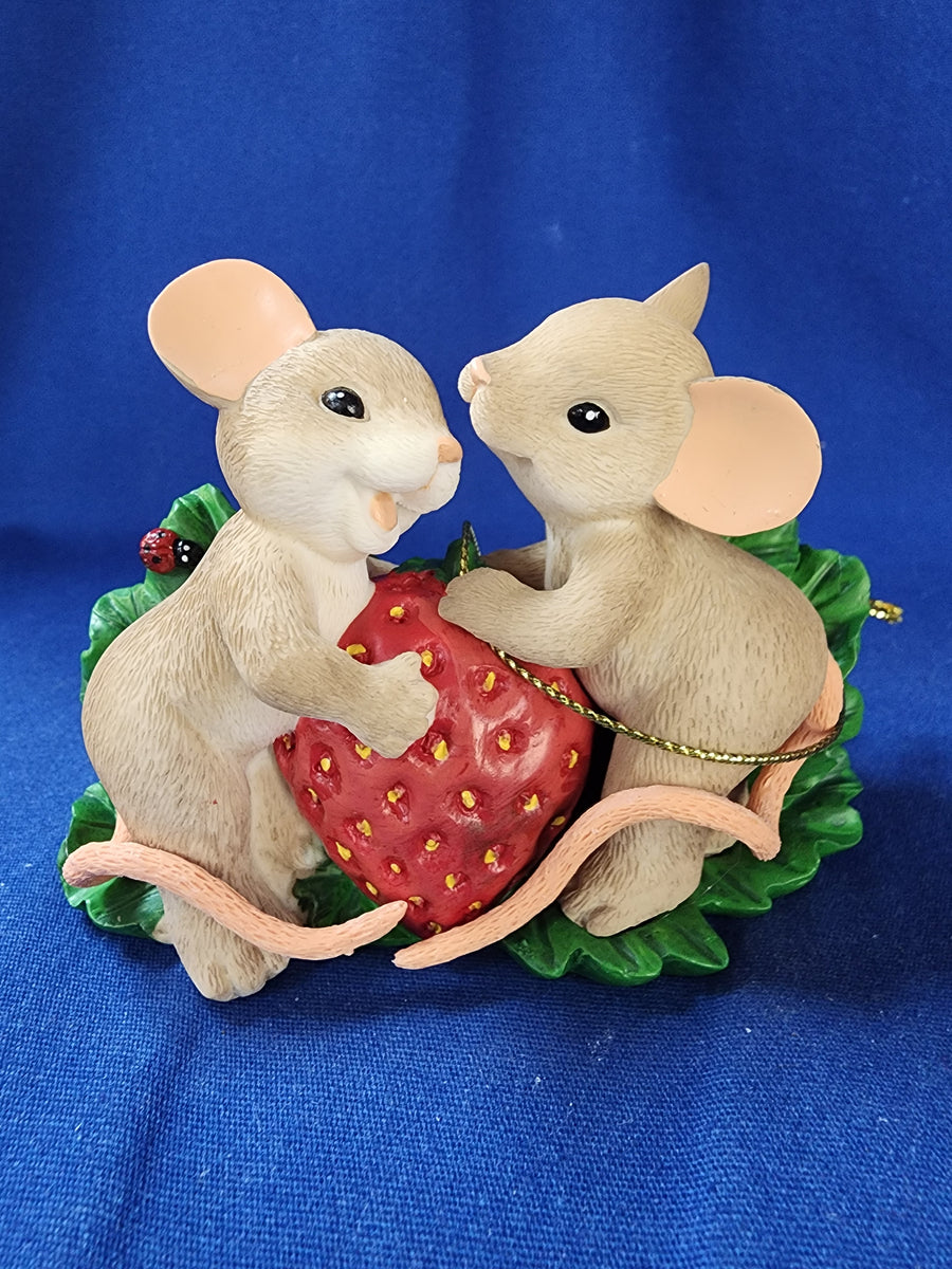 Charming Tails "There Is Something Sweet Between Us" RC Gifts