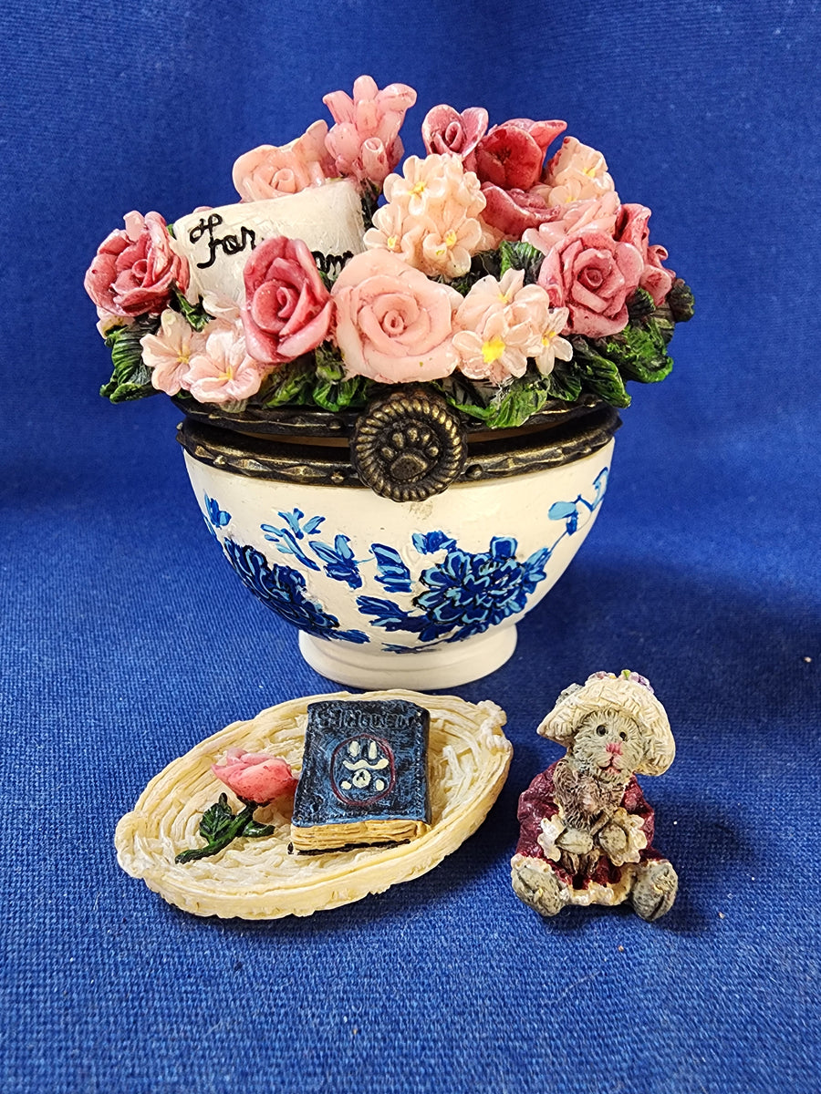 Boyd's Treasure Box Mom's 2024 Bouquet with Rosie McNibble Special Occasion