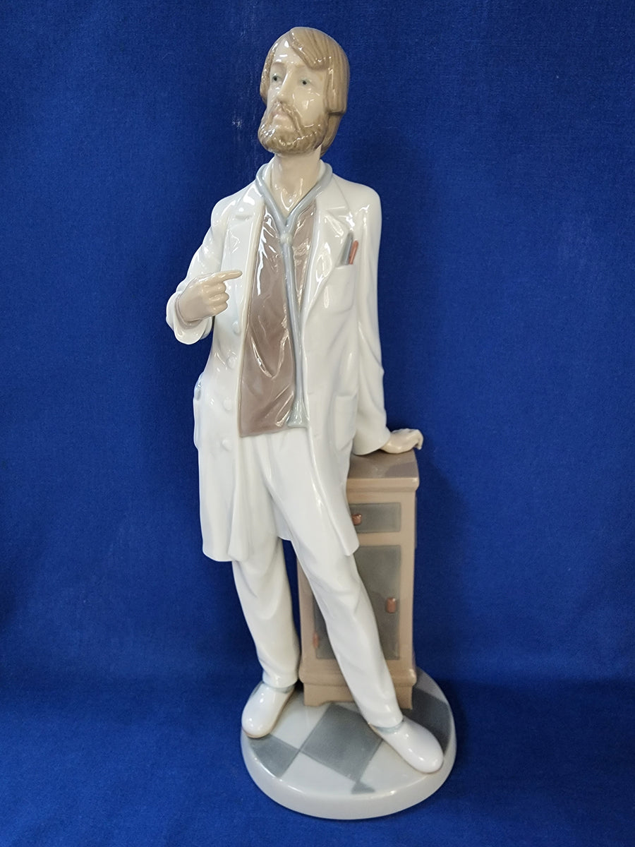 LLADRO 優しいドクター 20220701_104304_1200x1200.jpg?