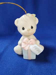 Precious Moments "Animals Annual Ornament - 1996 Wishing You A Bear-ie Merry Christmas"