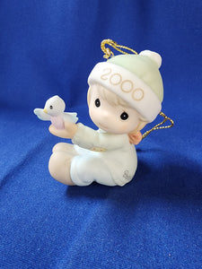 Precious Moments "Baby's First Christmas Ornament - 2000 Boy"