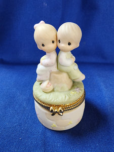 Precious Moments "Original 21 Covered Box - Love One Another"