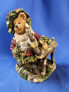 Boyds Bears & Friends "The Bearstone Collection - Kristopher Kringlewood & Friend... Christmas Treats"