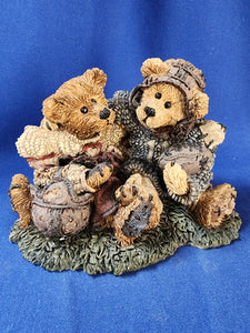 Boyds Bears & Friends "The Bearstone Collection - Grenville & Knute... Football Buddies"