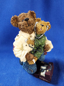 Boyds Bears & Friends "The Bearstone Collection - EMT Bearsley with Casey... To The Rescue"