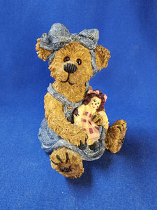 Boyds Bears & Friends "The Bearstone Collection - Sally Quignapple with Annie... Ole Friends are Best"