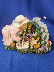 Boyds Bears & Friends "The Bearstone Collection - Elizabeth Bearsley... Garden Time"