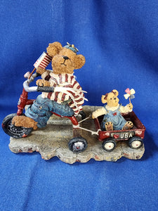 Boyds Bears & Friends "The Bearstone Collection - Ross with Betsy... Everybody Loves a Parade"