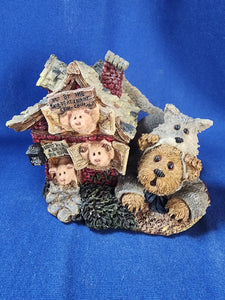 Boyds Bears & Friends "The Bearstone Collection - Huff P. Wolf with Bacon, Porkchop & Hamlet... Hard Work Pays Off"