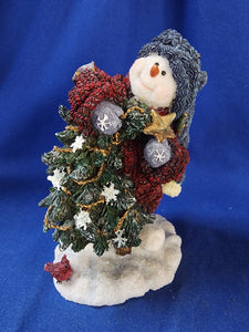 Boyds Bears & Friends "Snow Dooodes & Wee Folks - Douglas... Sprucin' Up the Tree"