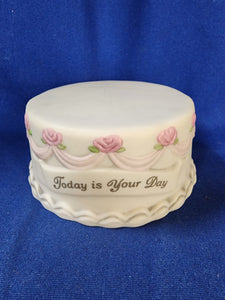 Pretty As A Picture "Birthday Cake Displayer"