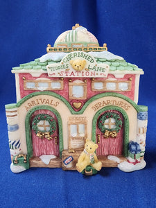 Cherished Teddies "Our Cherished Neighborhood - Winter Train Depot Building"