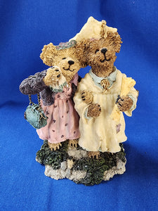 Boyds Bears & Friends "The Bearstone Collection - Momma Berriproud with Jamie... Seize The Day"