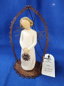 Willow Tree "2012 Ornament, A Year Filled With Light And Love"