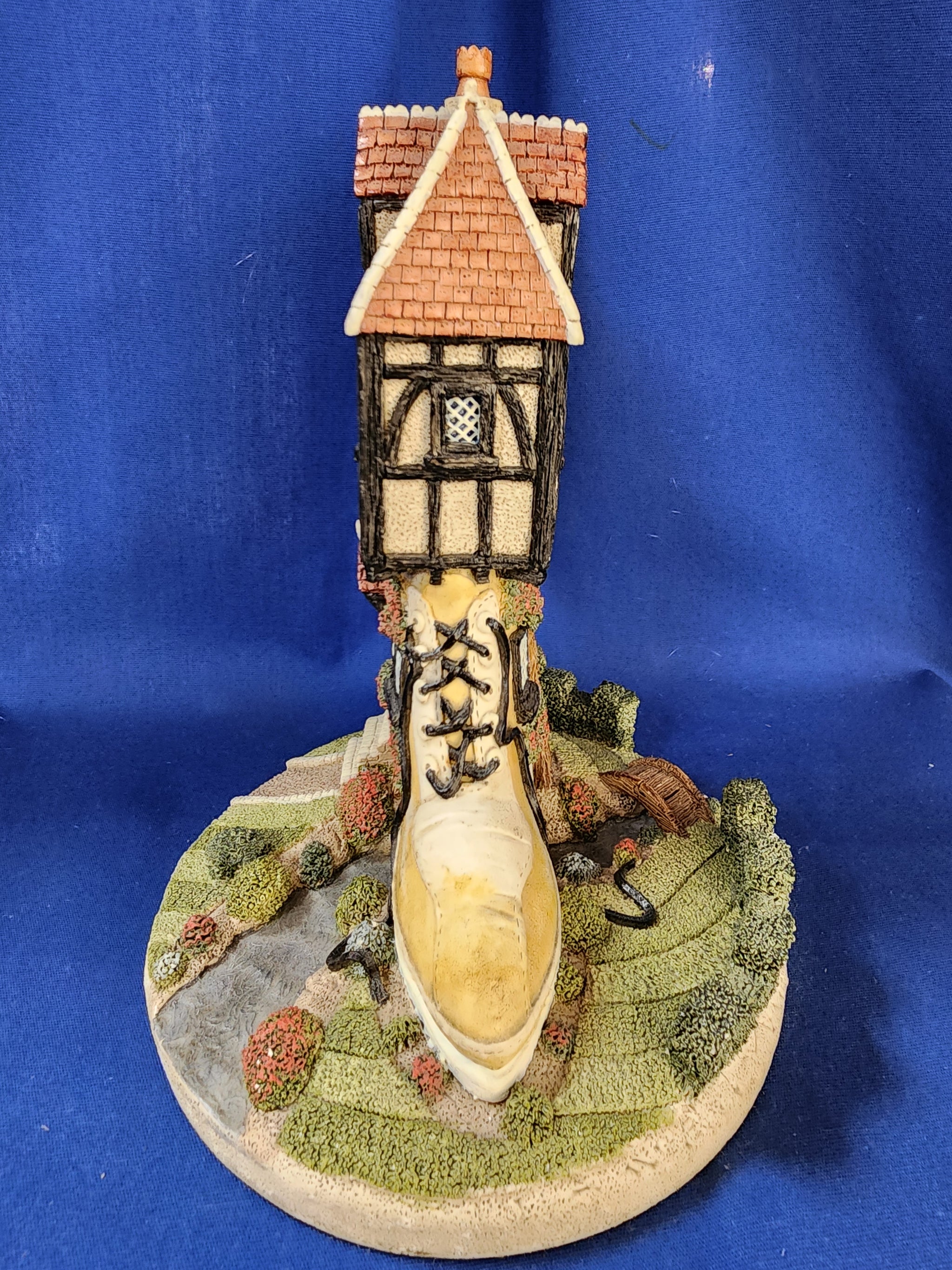 The Shoemaker's Dream 「Upside Down Shoe」 David Winter 