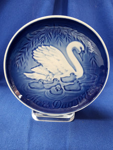 Bing & Grøndahl Plates "1976 Swan & Gygnets"