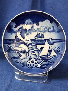 Bing & Grøndahl Plates "Children's Day - 1991 Fun On The Beach"