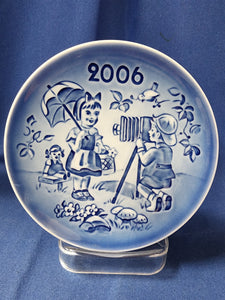 Bing & Grøndahl Plates "Children's Day - 2006 The Little Photographer"