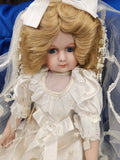 Dolls "Victoria Ashlea Originals - Sarah, Musical"