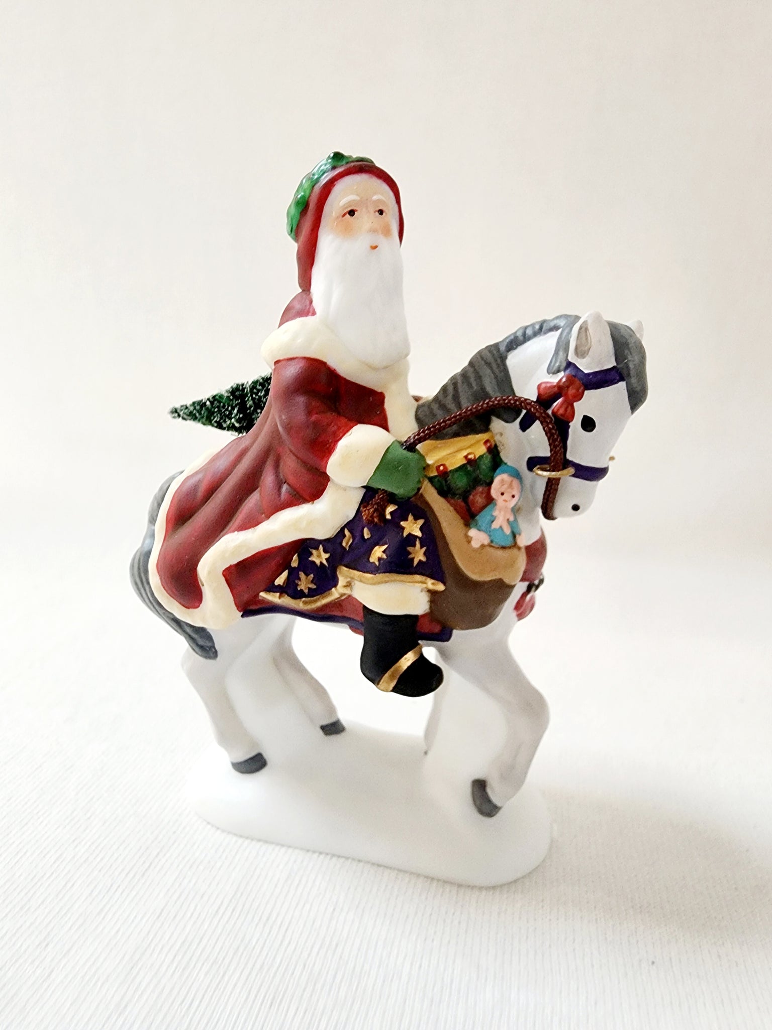 New England Village "Here Comes Sinter Klaus"