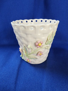 Belleek "Basket Spill"