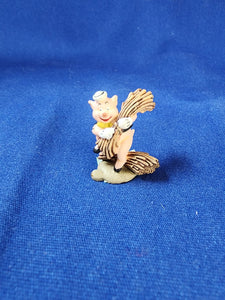 Walt Disney Classics Collection "Three Little Pigs, Fifer Pig Miniature"