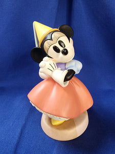 Walt Disney Classics Collection "Brave Little Tailor, Princess Minnie"