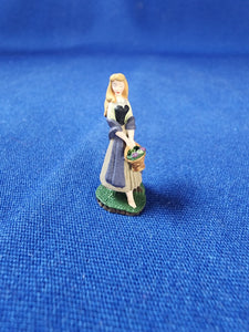 Walt Disney Classics Collection "Sleeping Beauty, Briar Rose Miniature RC Gifts Walt Disney Classics Collection "Sleeping Beauty, Briar Rose Miniature RC Gifts