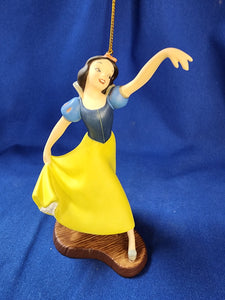 Walt Disney Classics Collection "Snow White And The Seven Dwarfs, Snow White Ornament"