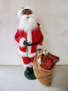 Byer's Choice Carolers "AA Santa with Magic Key (2014)"
